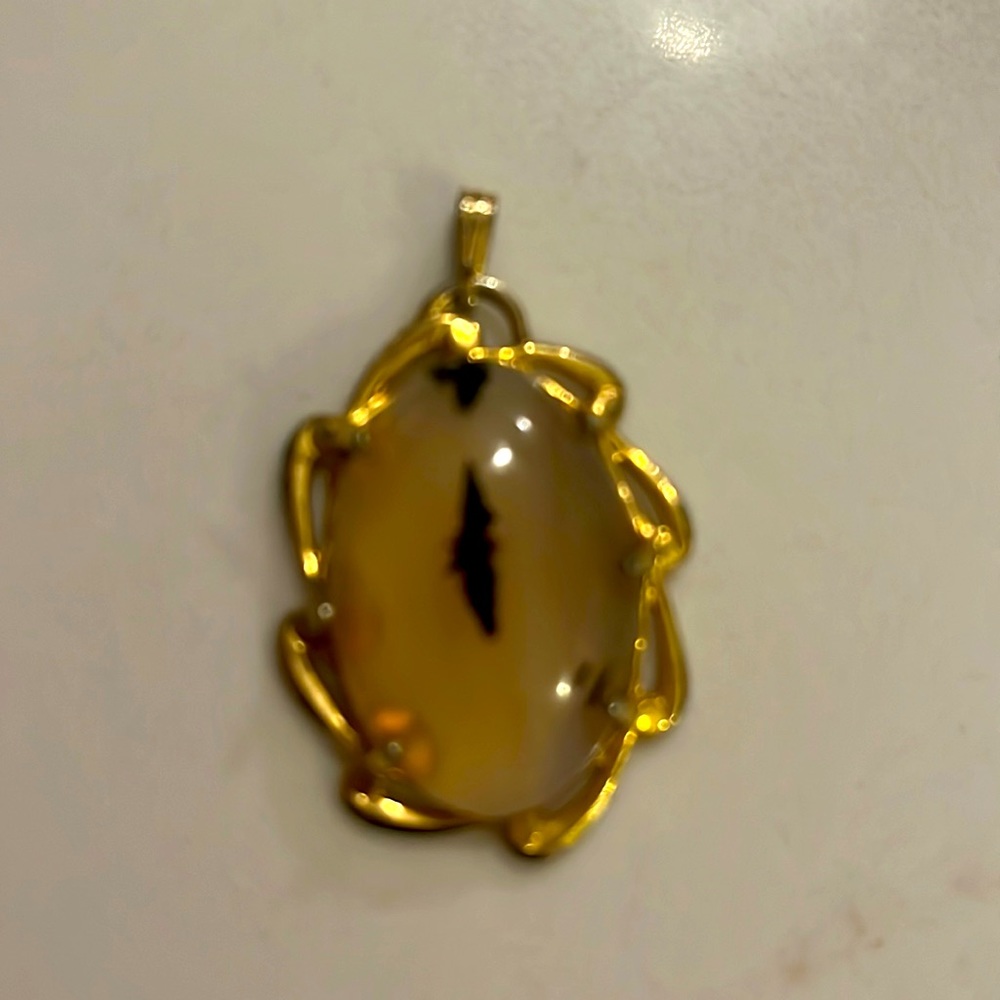 Vintage Filigree pendant/Brooch w/Dangling Stone Cabochon Ovalin Gold Tone Frame